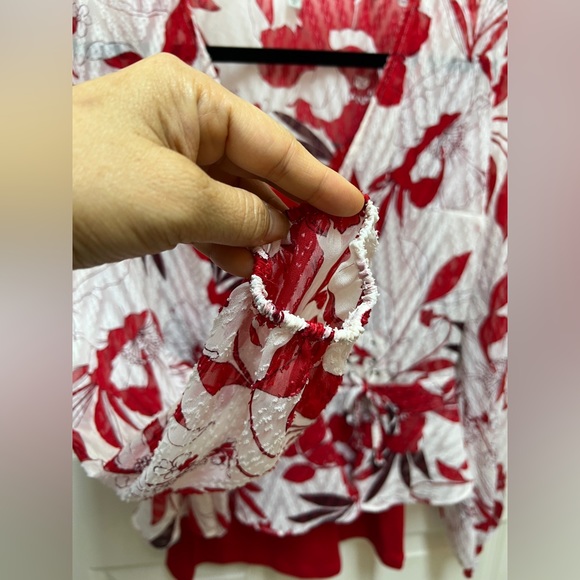 ❤️ NWOT! Guess Red Floral Blouse - Picture 7 of 8